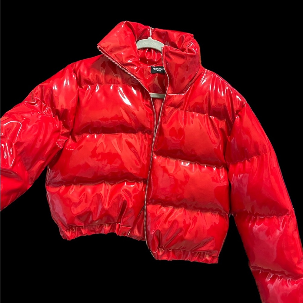 RED CROPPED VINYL PUFFER JACKET